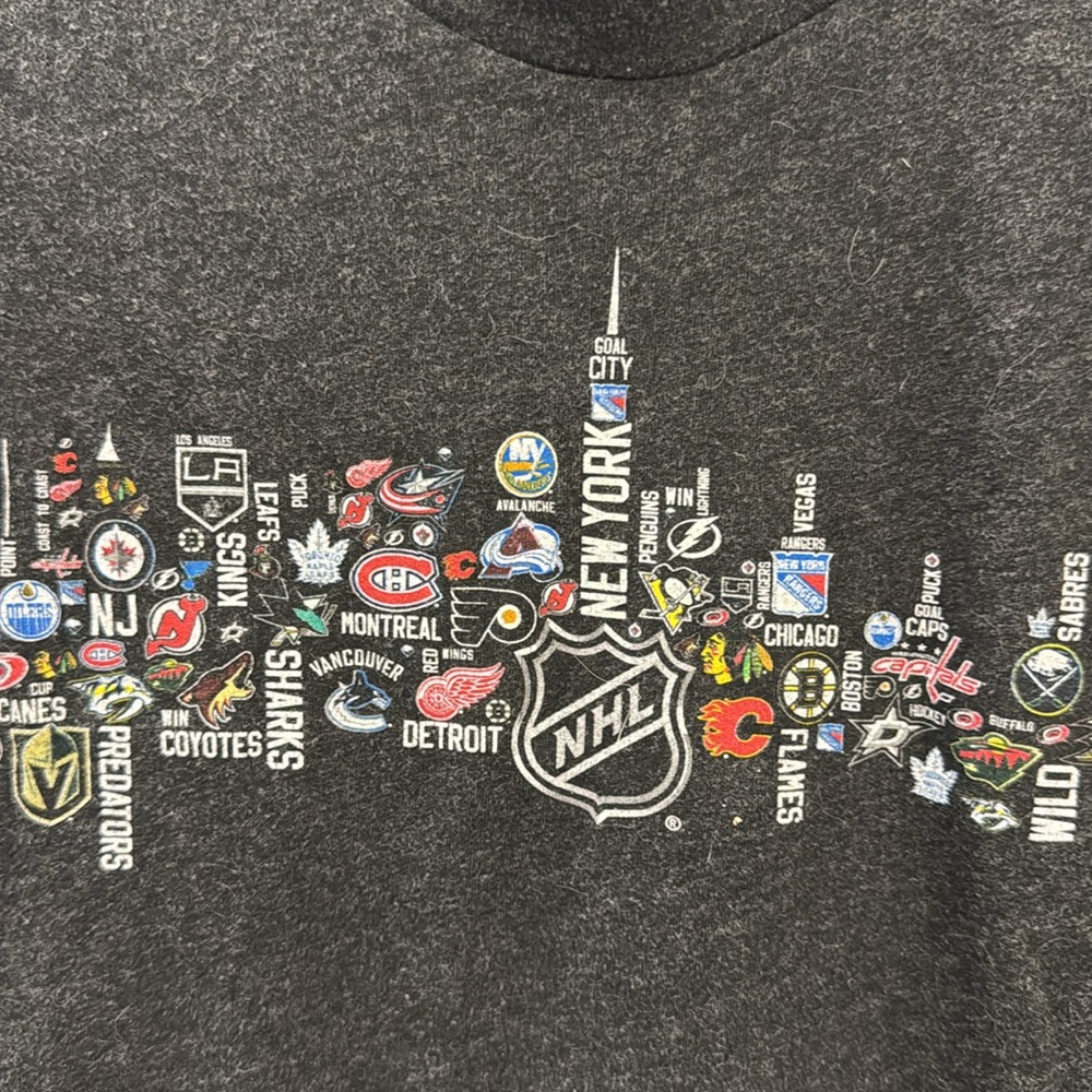 Reebok tee - Picture 2 of 4